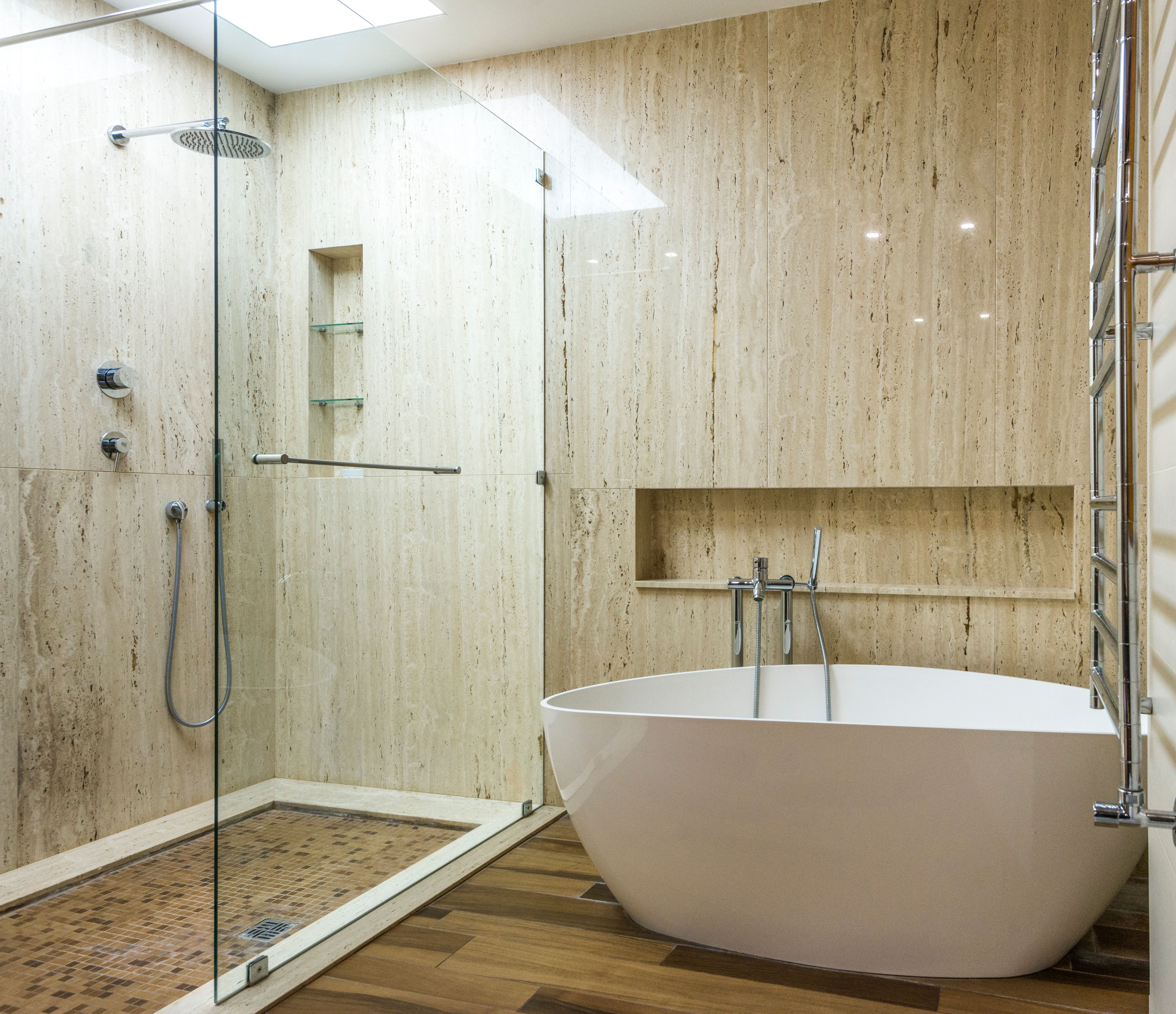 Sparkling modern bathroom cleaned by Sagal Green